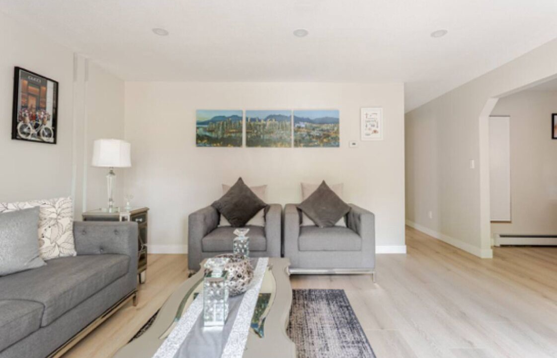 Photo of Livingroom in Burke Mountain