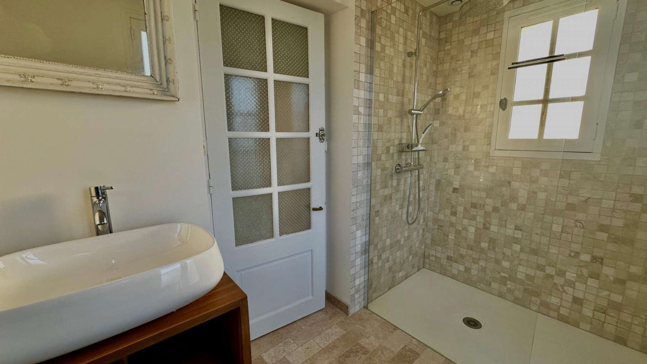 Photo of Bathroom in Tracy-sur-Mer