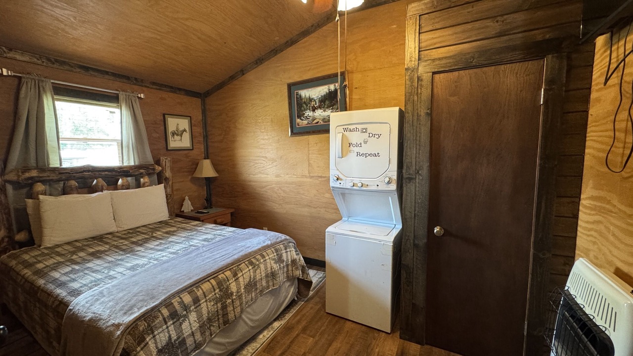 Photo of Bedroom in Nelsonville