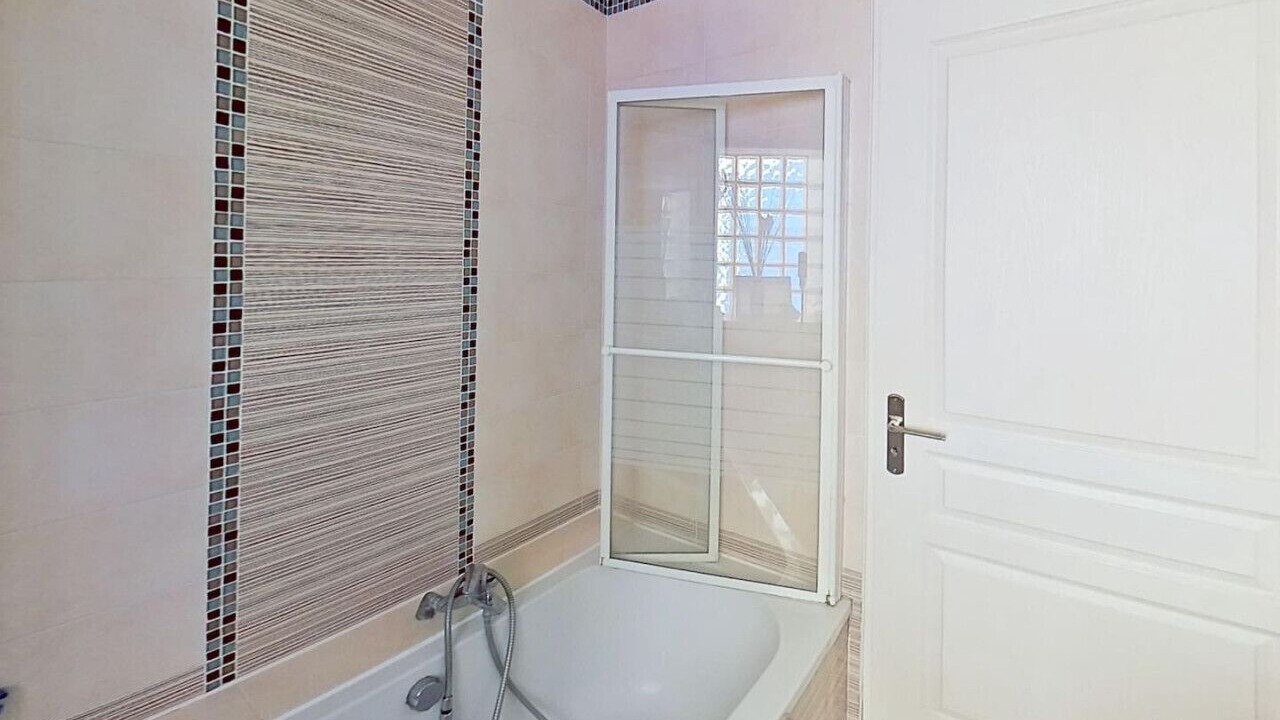 Photo of Bathroom in Velizy-Villacoublay