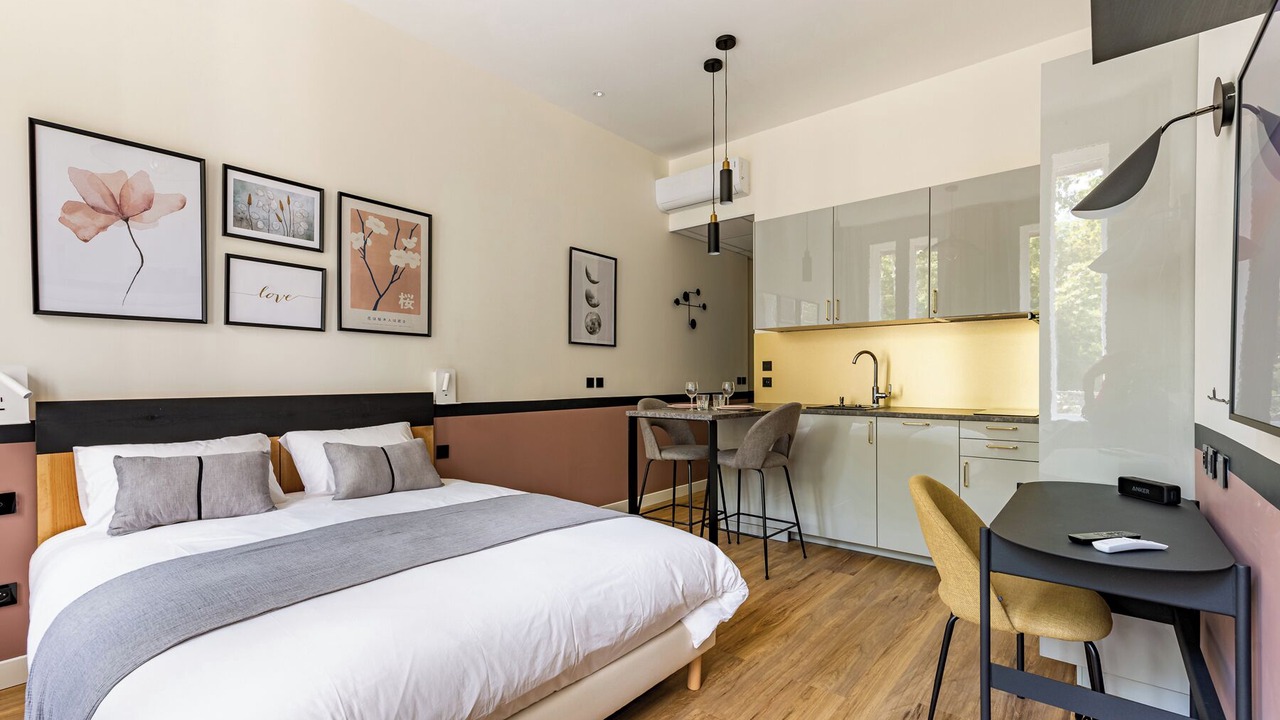 Photo of Bedroom in Voltaire - Saint Amour