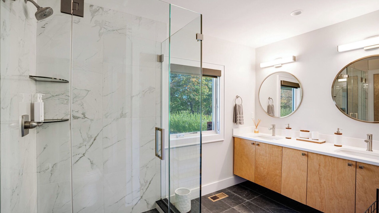 Photo of Bathroom in Cutchogue