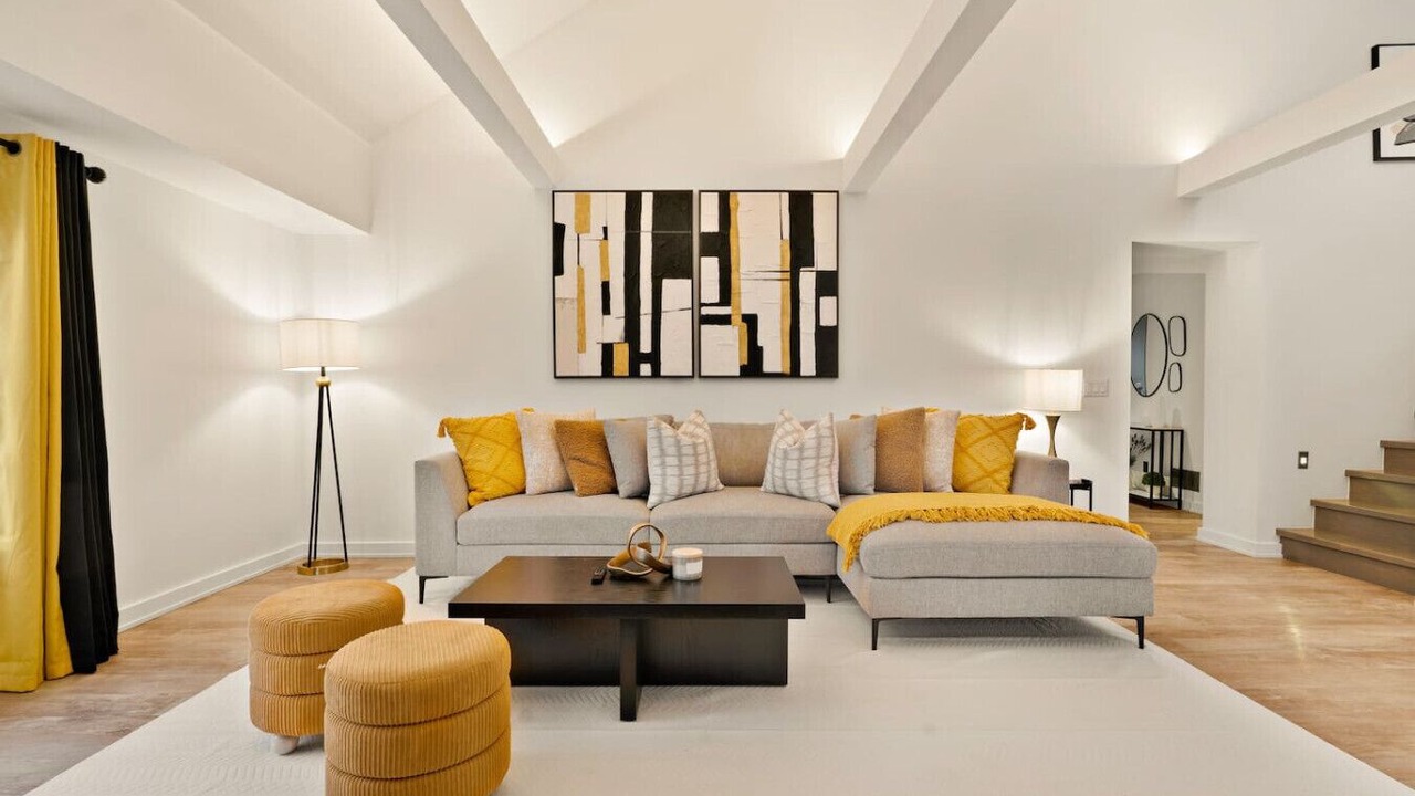 Photo of Livingroom in Downtown
