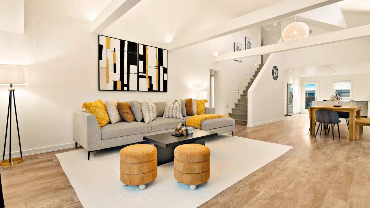 Photo of Livingroom in Downtown