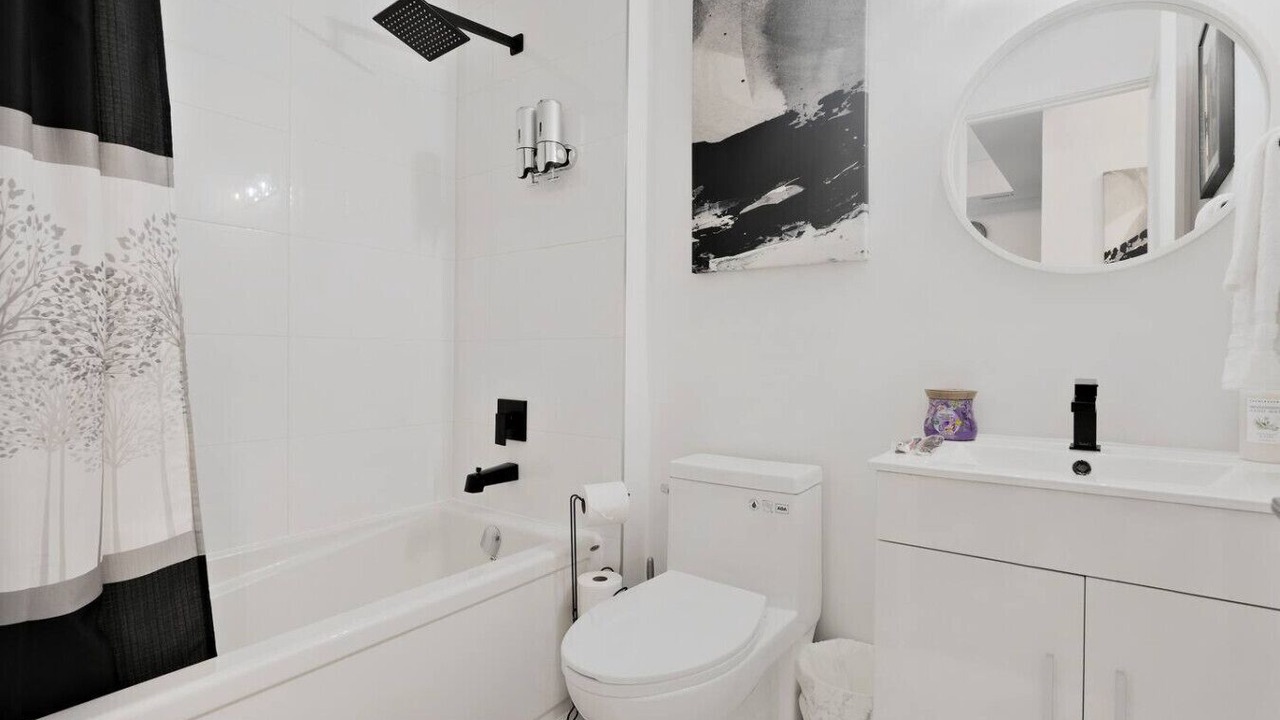 Photo of Bathroom in Niagara Falls