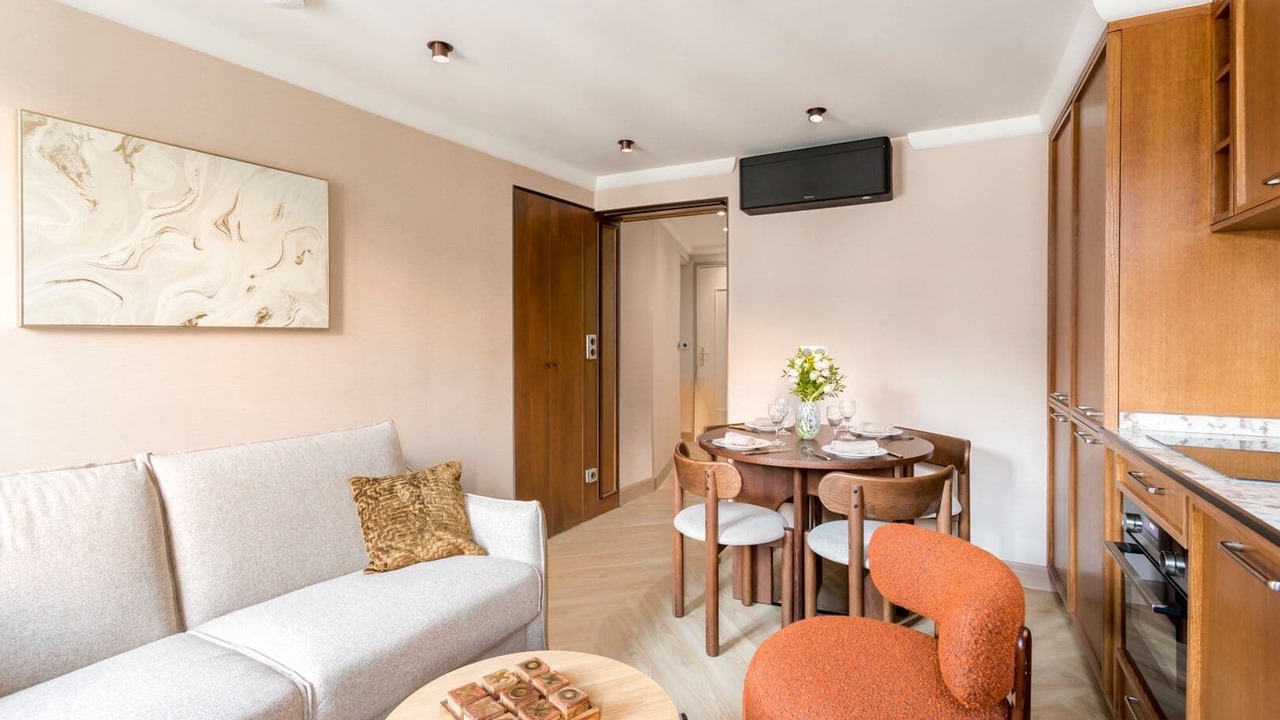Photo of Livingroom in Quartier du Faubourg-Montmartre
