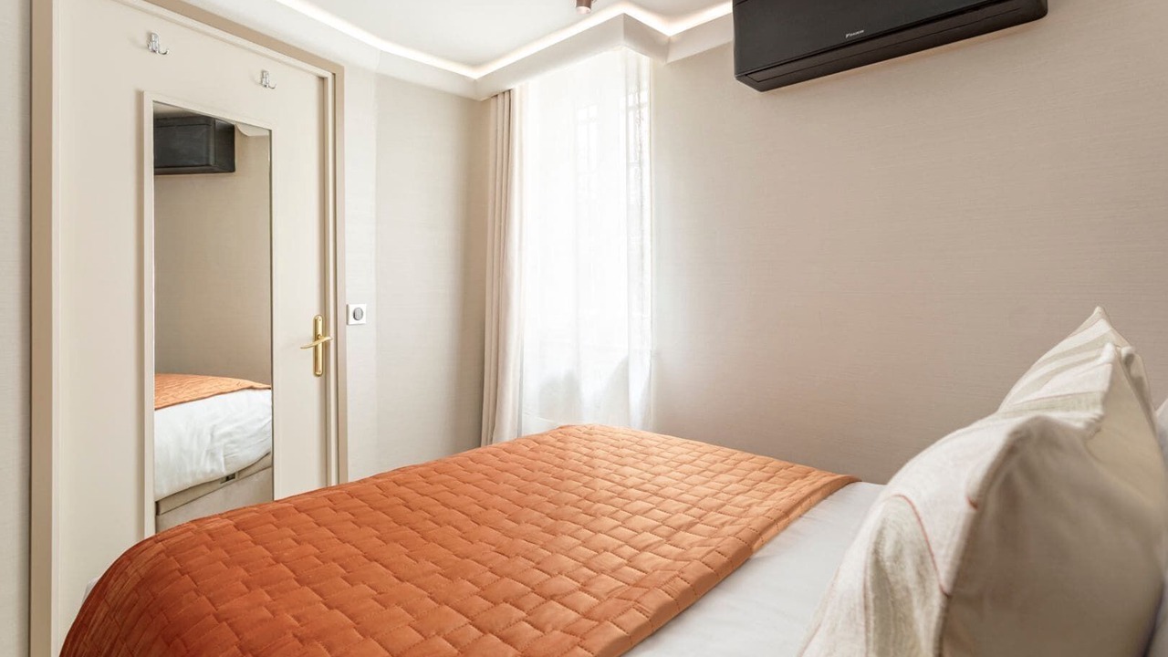 Photo of Bedroom in Quartier du Faubourg-Montmartre
