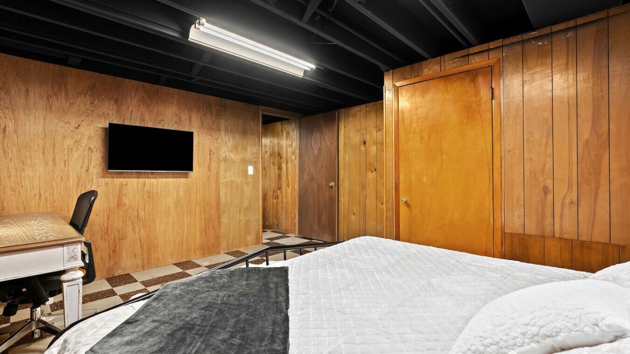 Photo of Bedroom in Dearborn Heights