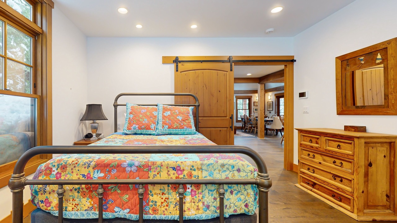 Photo of Bedroom in Snoqualmie Pass