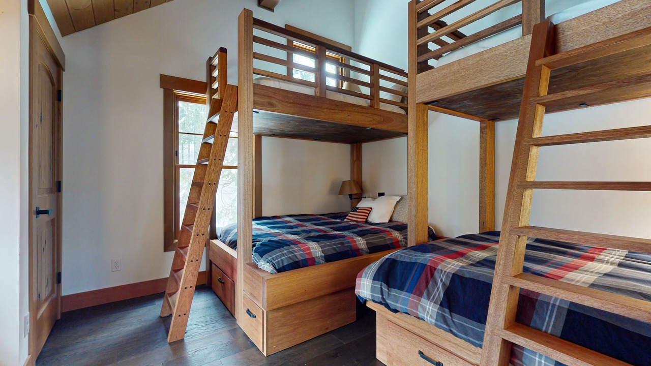 Photo of Bedroom in Snoqualmie Pass