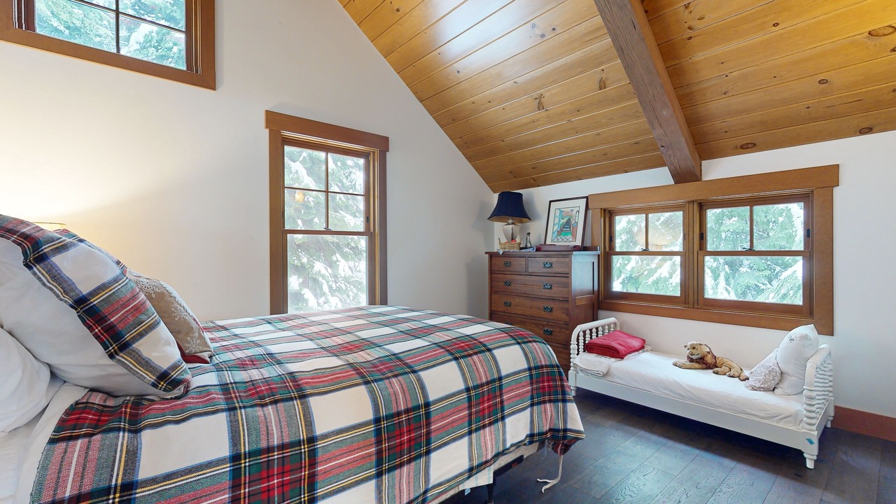 Photo of Bedroom in Snoqualmie Pass