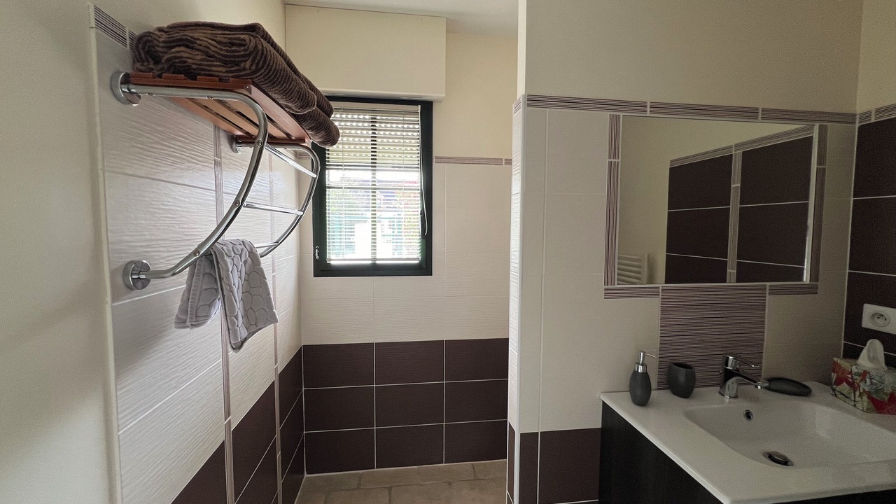 Photo of Bathroom in Fougeres-sur-Bievre