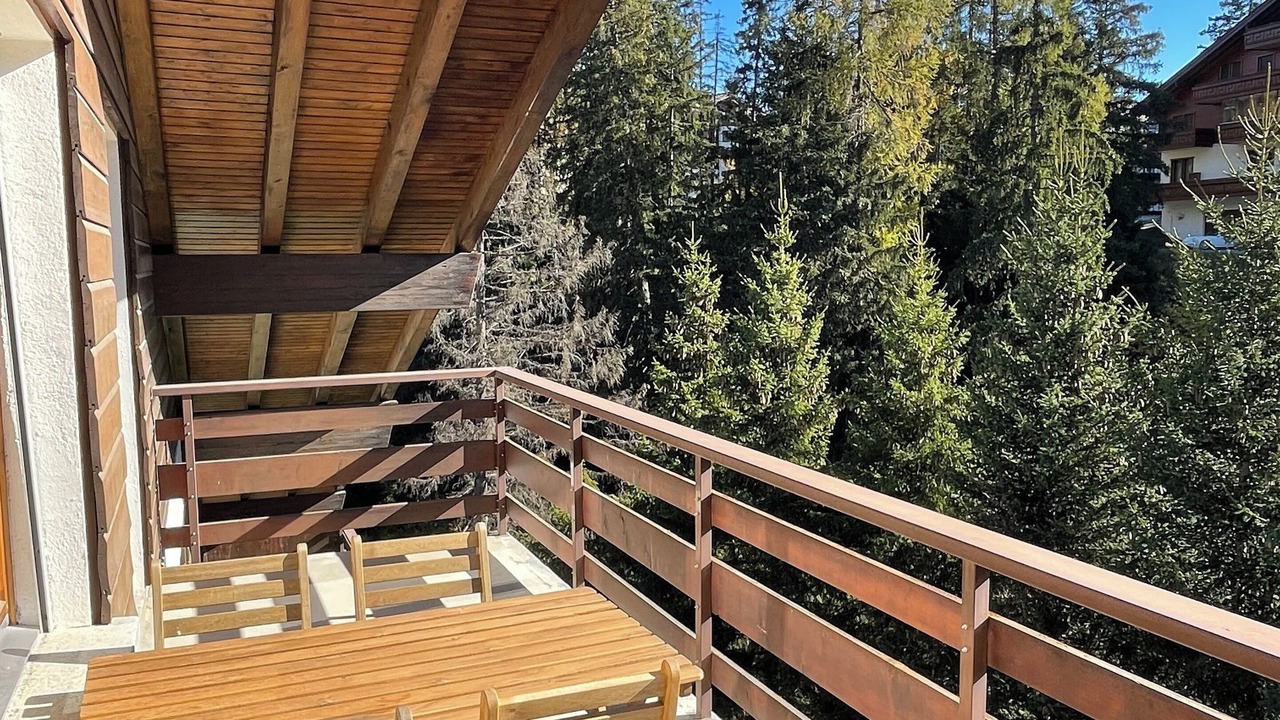 Photo of Outdoor in Lens
