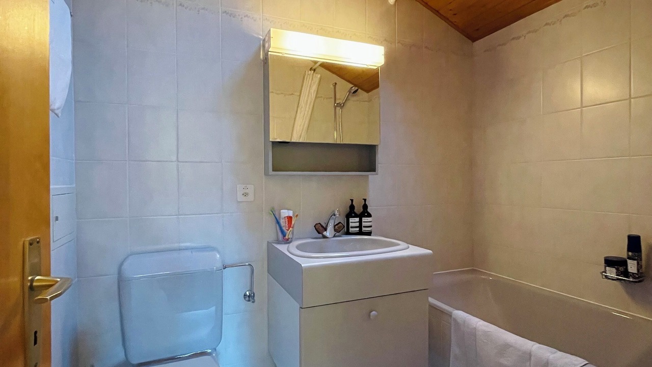 Photo of Bathroom in Lens