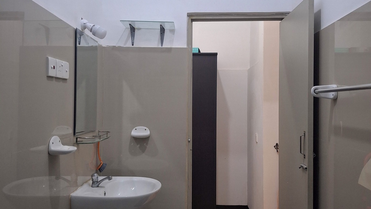 Photo of Bathroom in Kamburugamuwa