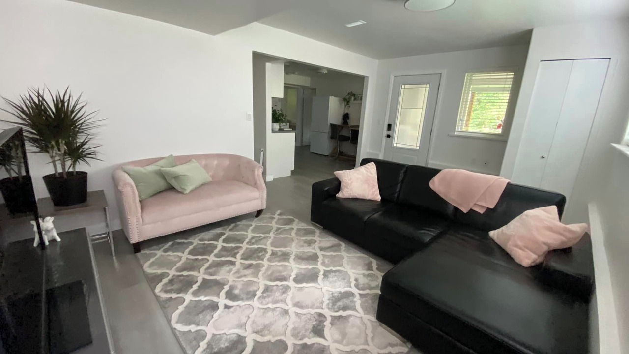 Photo of Livingroom in Langley