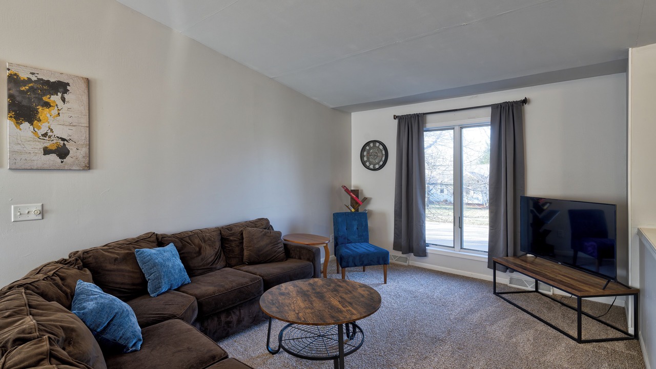 Photo of Livingroom in Village of Cottage Grove