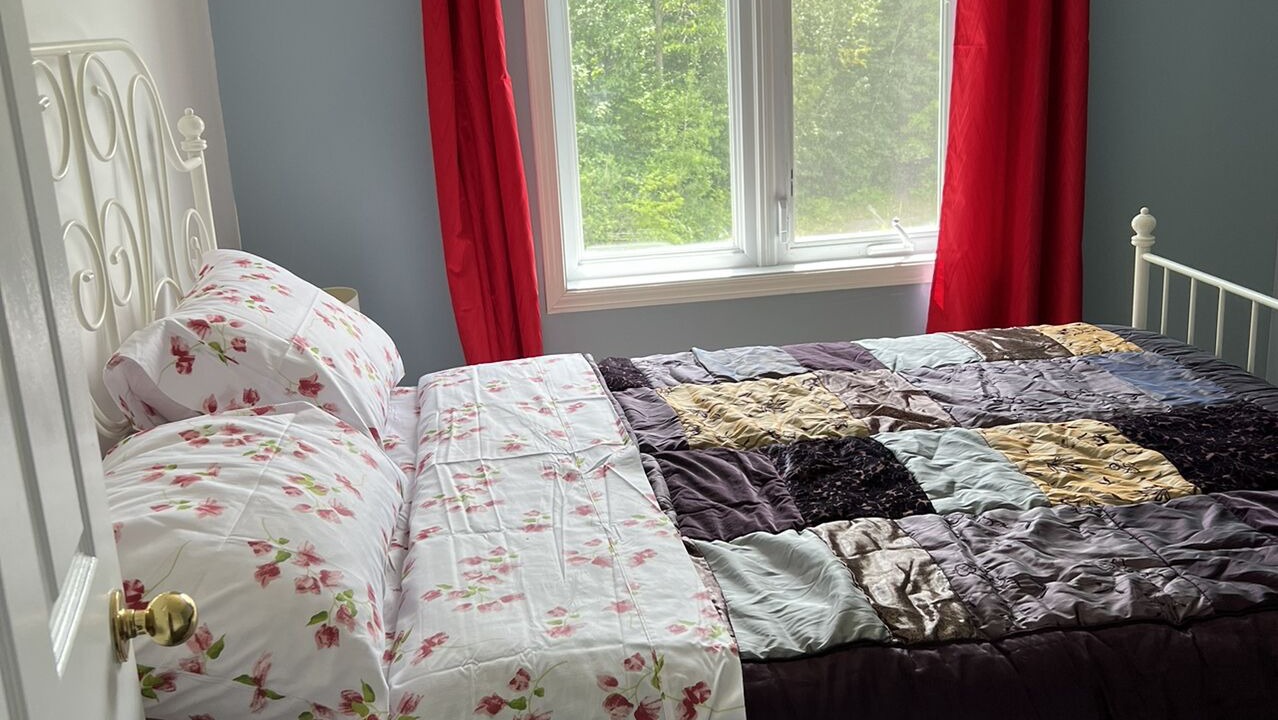 Photo of Bedroom in Aylmer