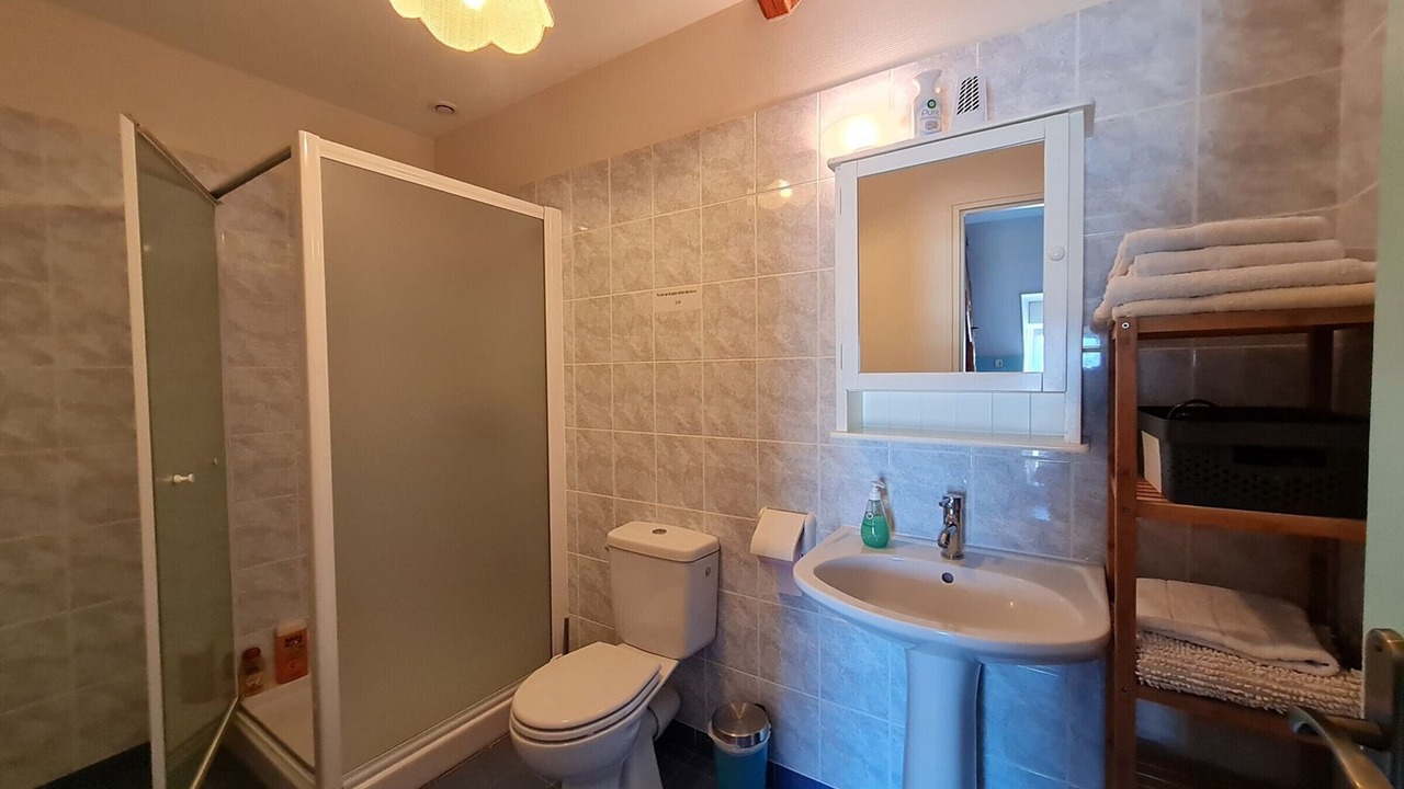 Photo of Bathroom in Cravant