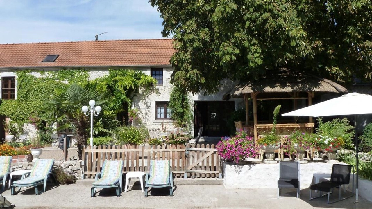 Photo of Outdoor in Tavers