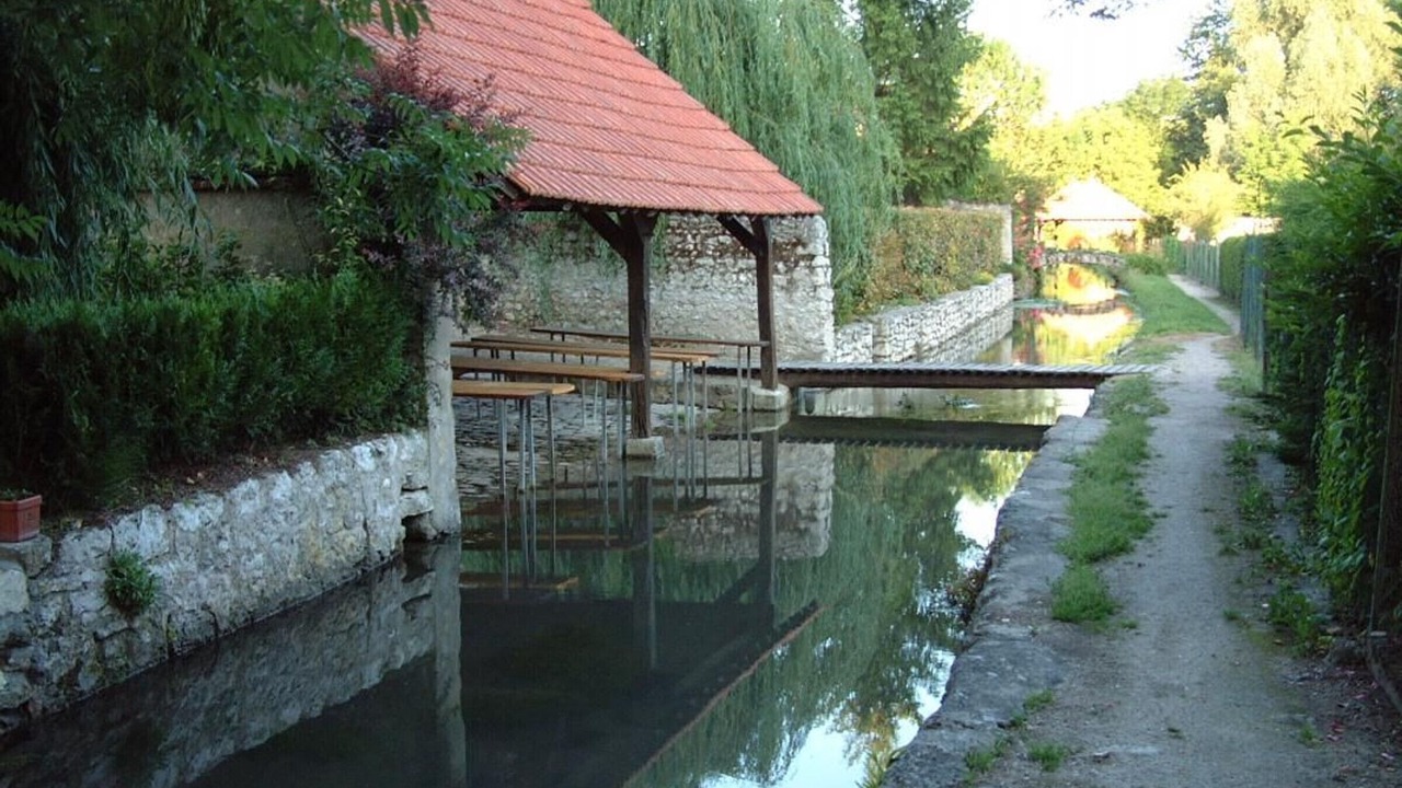 Photo of Outdoor in Tavers