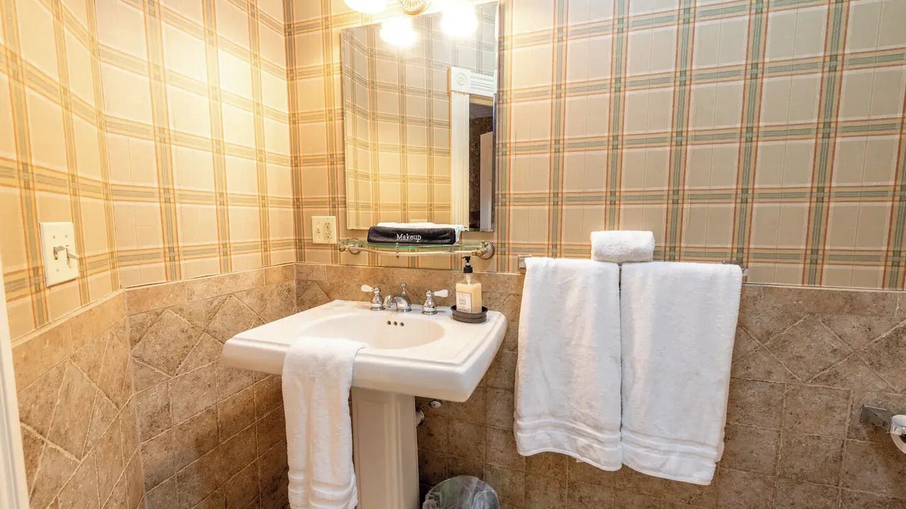 Photo of Bathroom in Geneseo