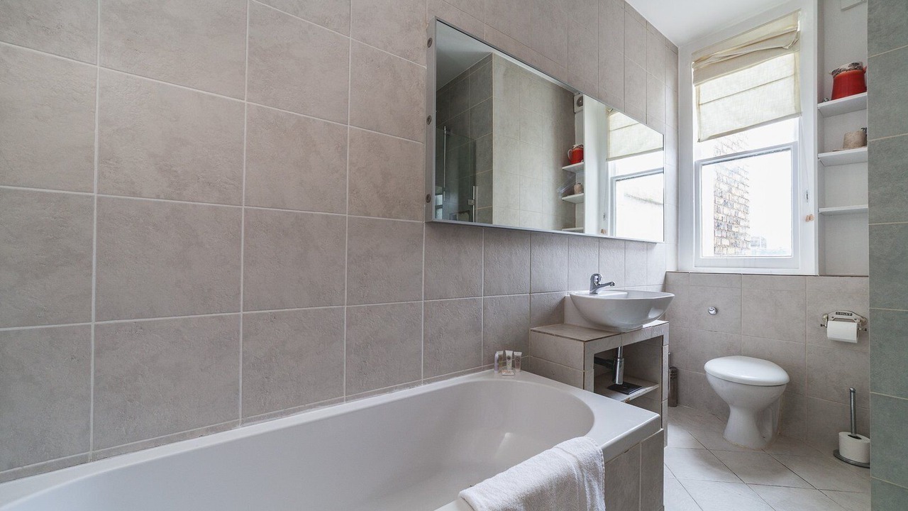 Photo of Bathroom in Ravenscourt Park