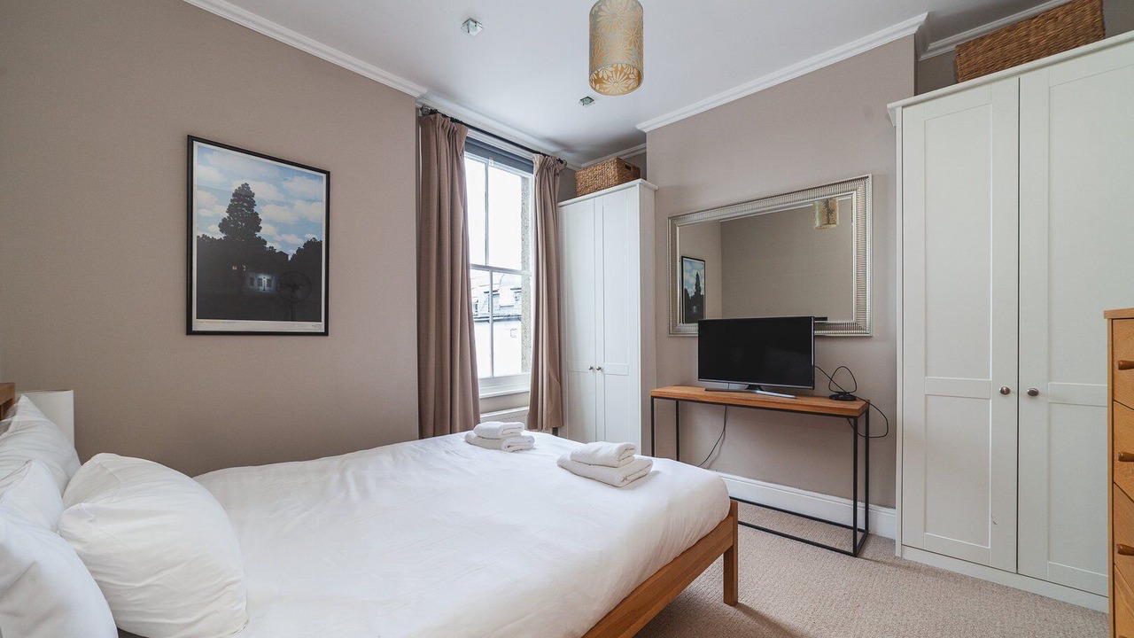 Photo of Bedroom in Ravenscourt Park