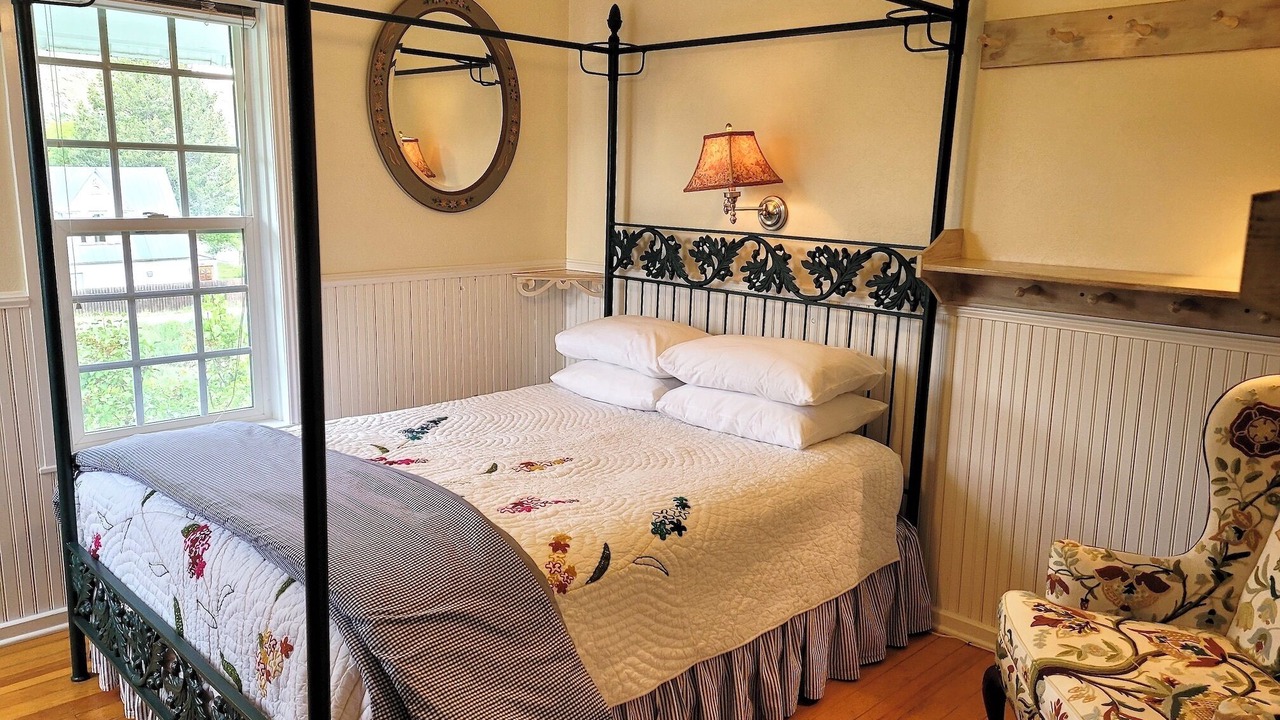Photo of Bedroom in Twisp
