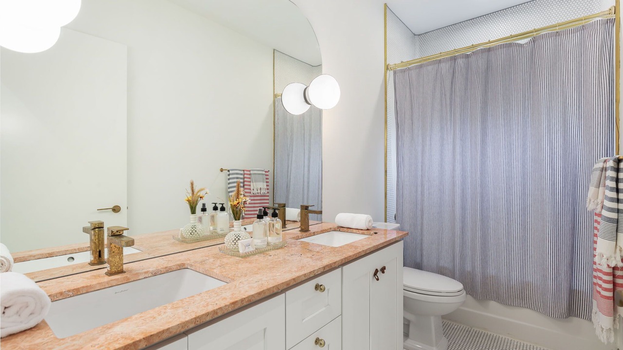 Photo of Bathroom in Concrete