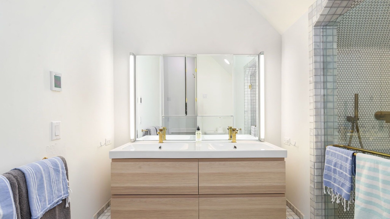 Photo of Bathroom in Concrete