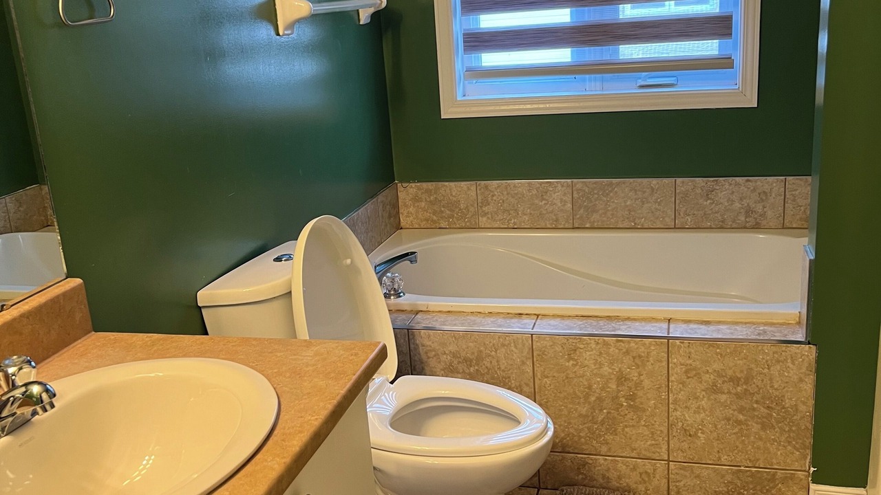 Photo of Bathroom in Aylmer