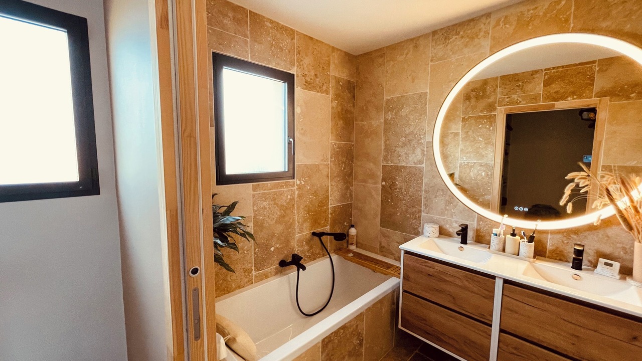 Photo of Bathroom in Cadillac-en-Fronsadais