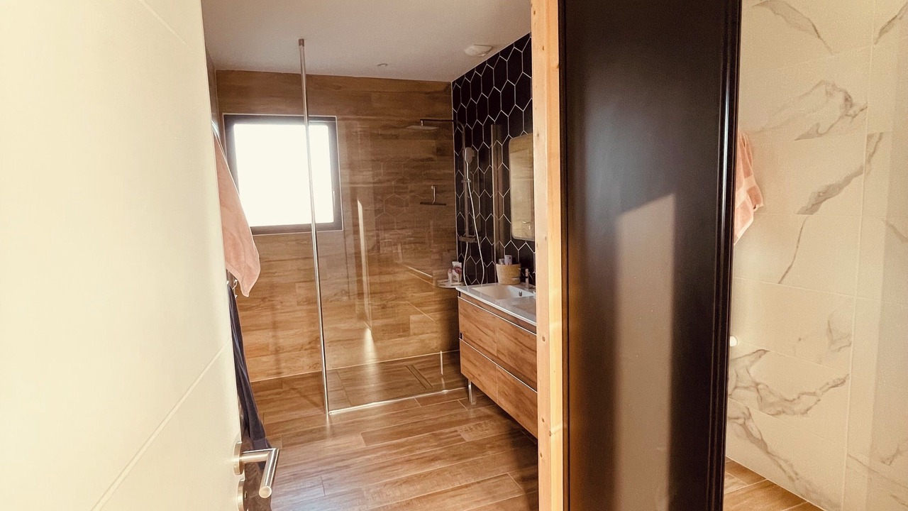 Photo of Bathroom in Cadillac-en-Fronsadais