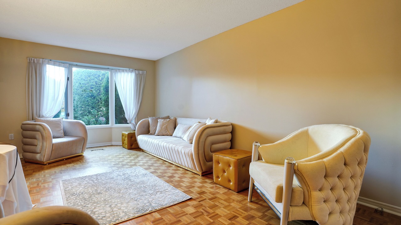 Photo of Livingroom in Thornhill
