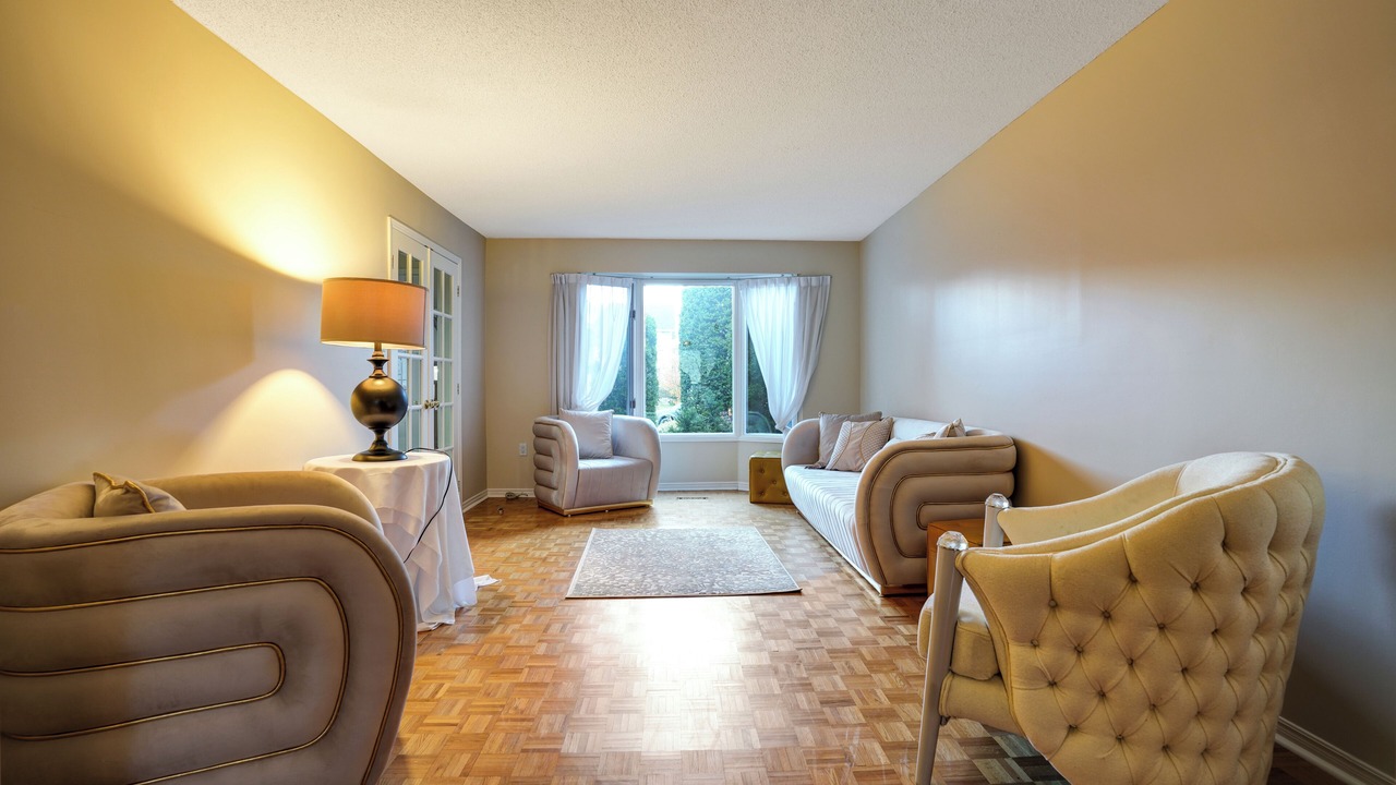Photo of Livingroom in Thornhill