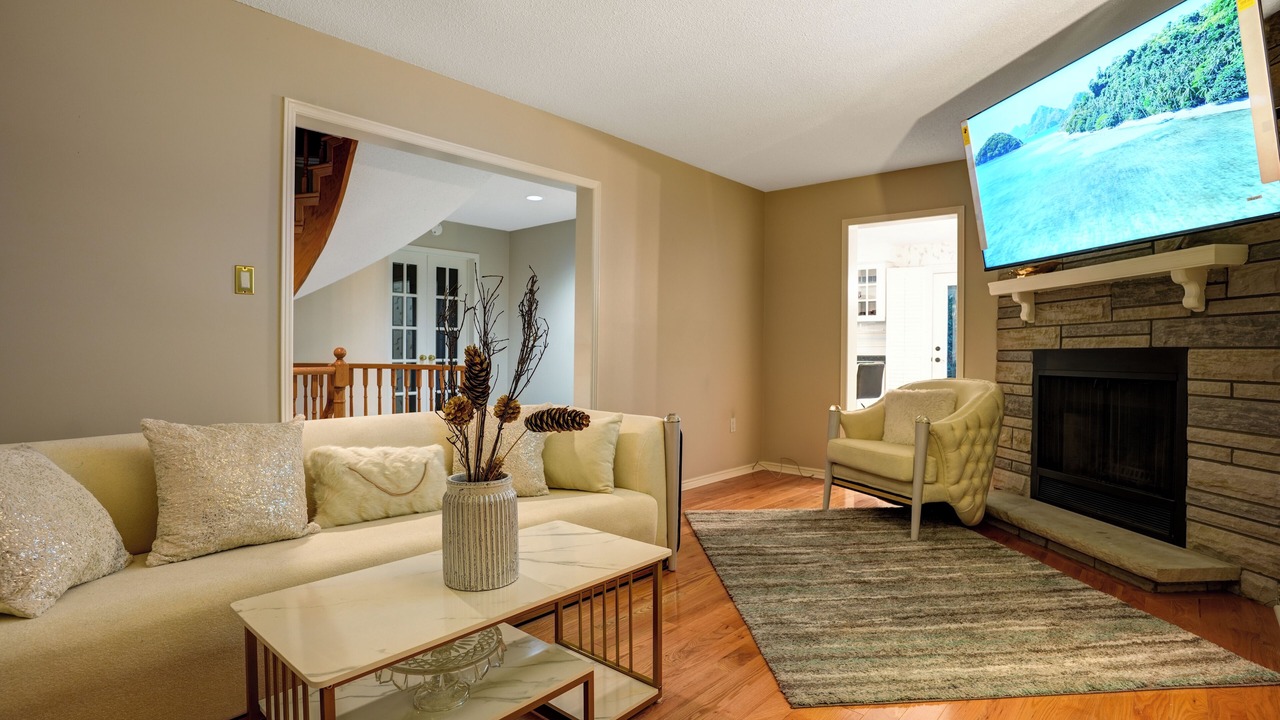 Photo of Livingroom in Thornhill