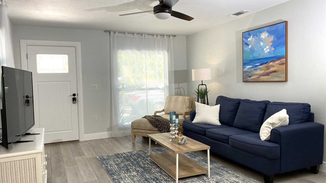 Photo of Livingroom in Gillespie Park