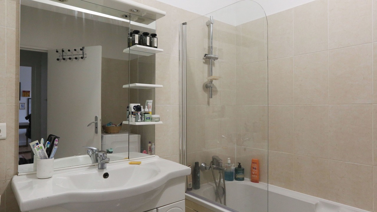 Photo of Bathroom in Combat
