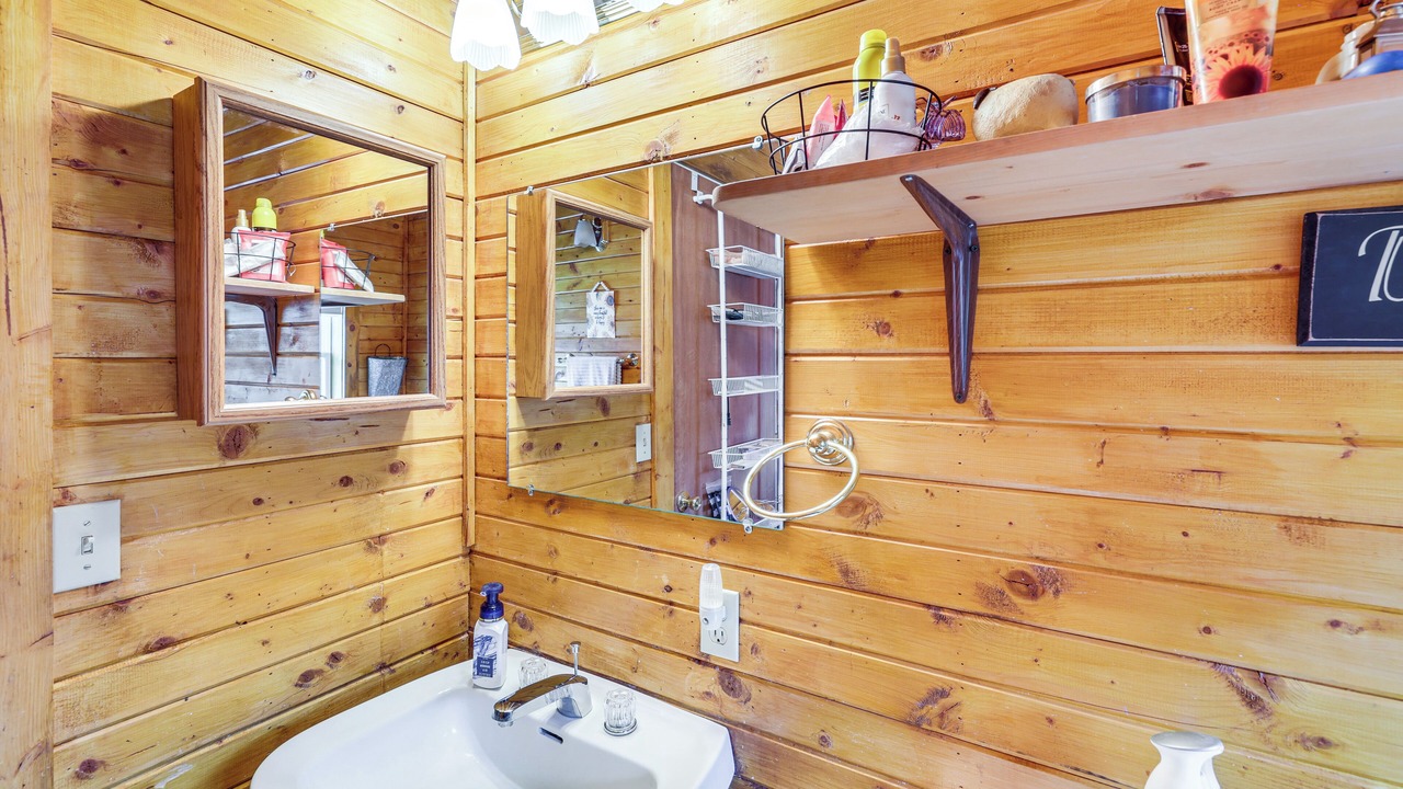 Photo of Bathroom in Pollock