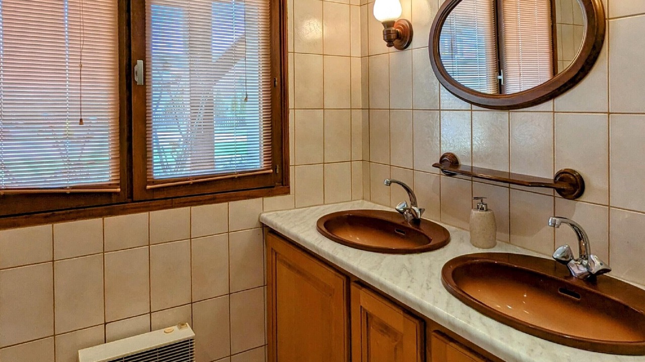 Photo of Bathroom in Plancher-Bas