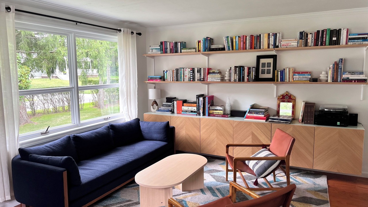 Photo of Livingroom in Town of Southold Town