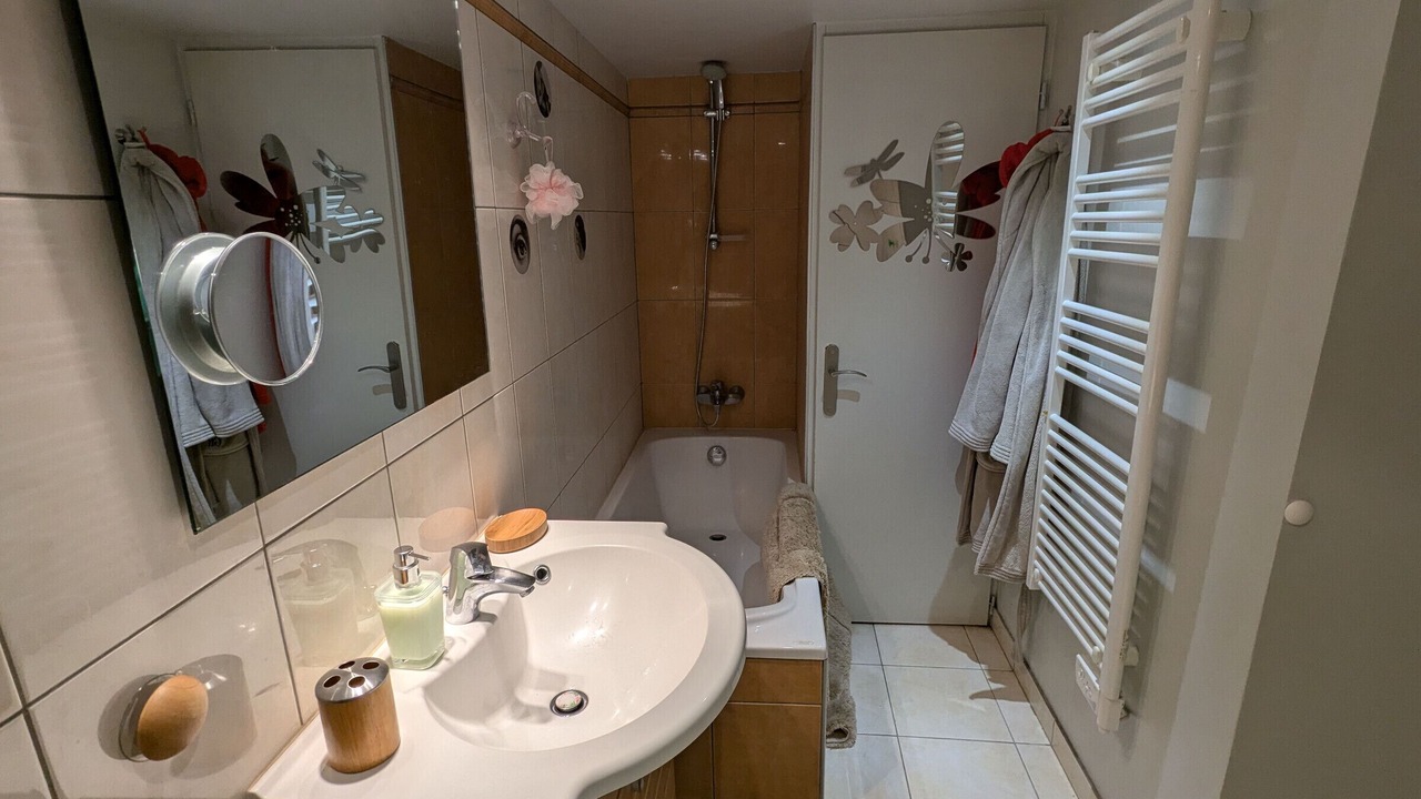 Photo of Bathroom in Yevre-le-Chatel