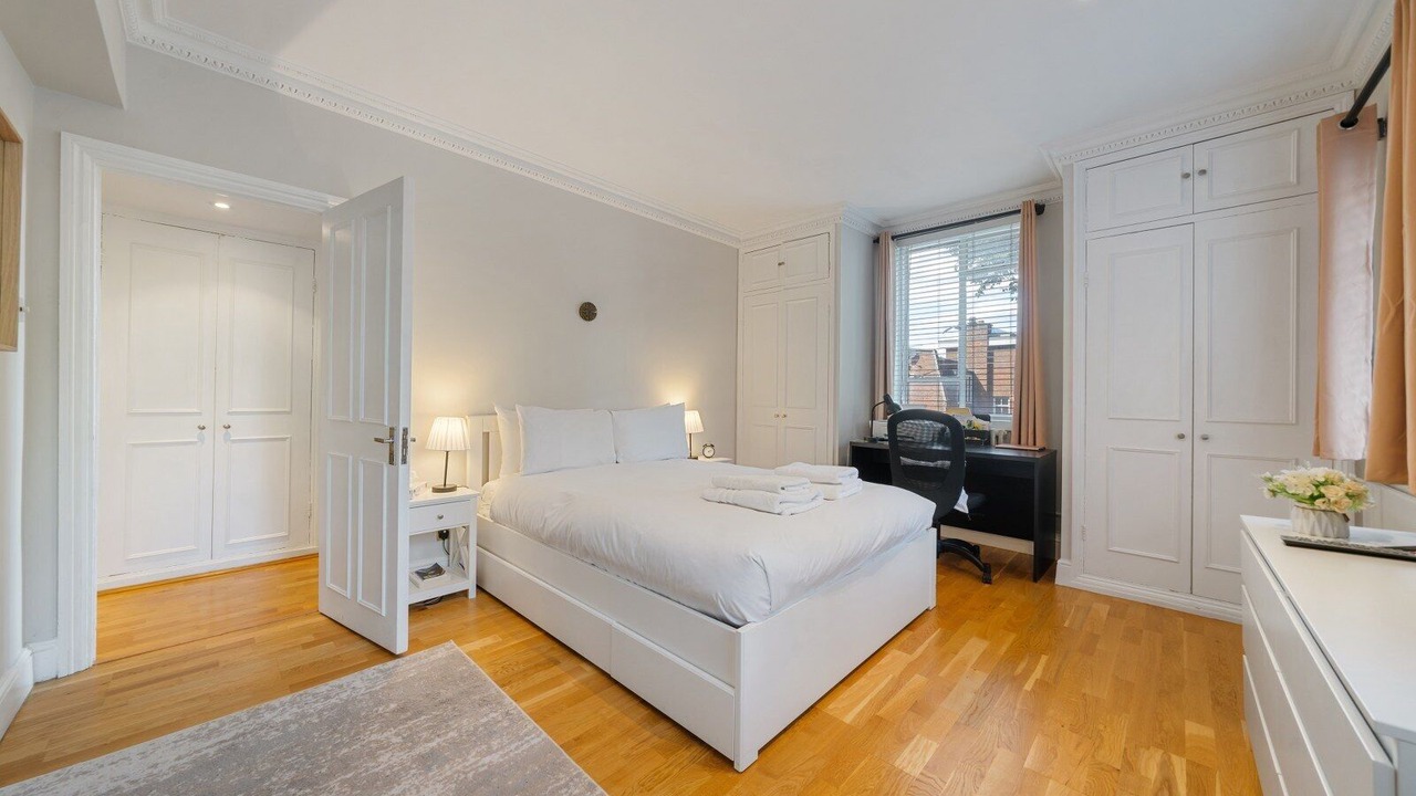 Photo of Bedroom in Lancaster Gate