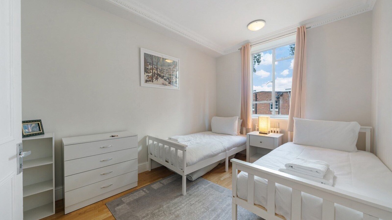 Photo of Bedroom in Lancaster Gate