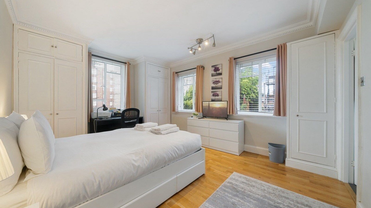 Photo of Bedroom in Lancaster Gate