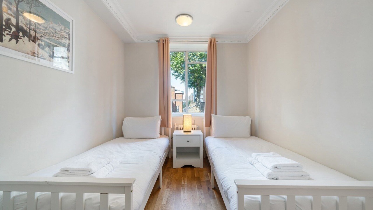 Photo of Bedroom in Lancaster Gate