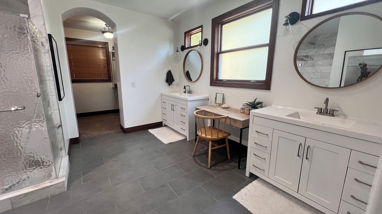 Photo of Bathroom in Lakeview