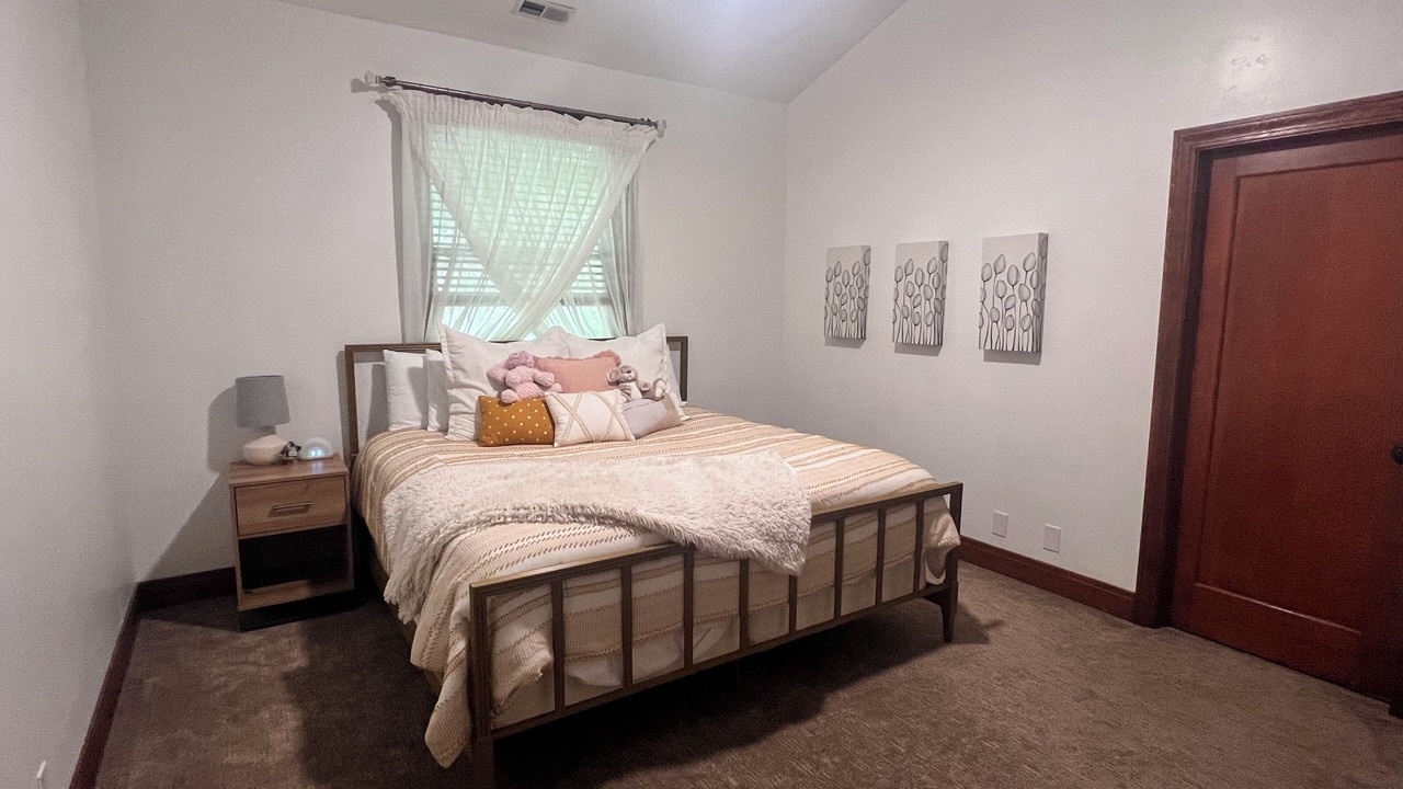 Photo of Bedroom in Lakeview