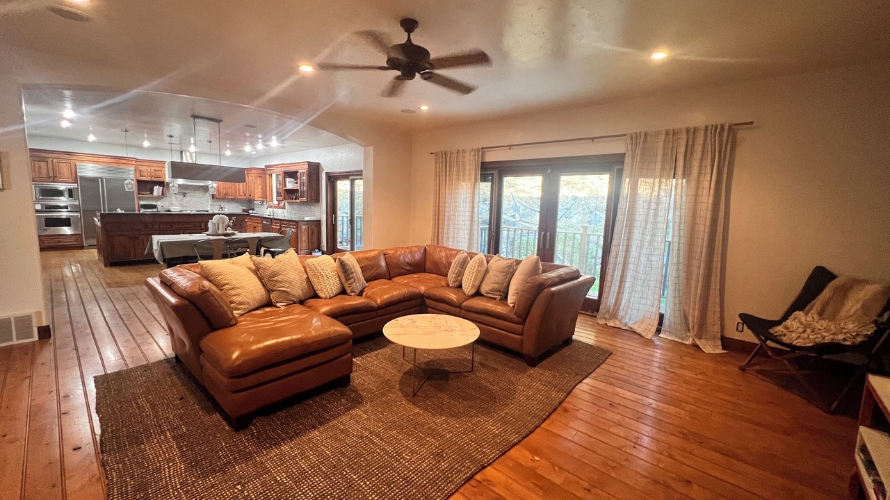 Photo of Livingroom in Lakeview